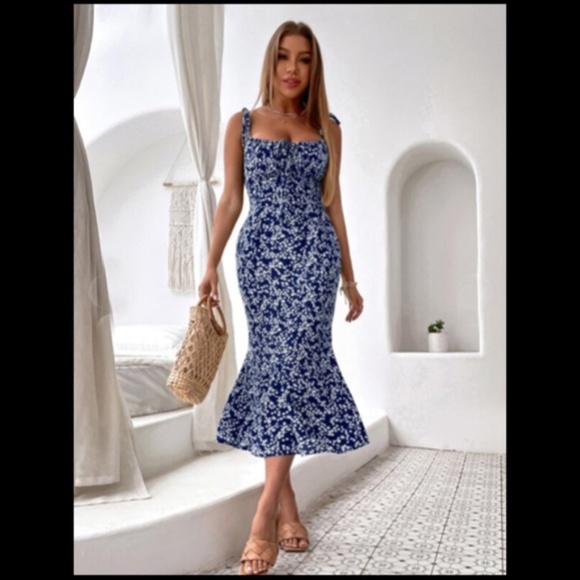 SHEIN Dresses & Skirts - Ditsy Floral Tie Shoulder Split Back Mermaid Hem Cami Dress